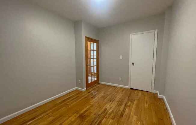 3 beds, 1 bath, $4,800, Unit 5