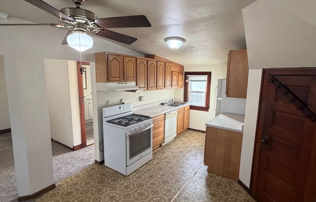 614 Douglas Ave, Des Moines, IA 50313