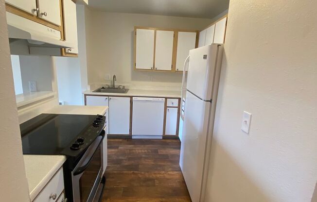 3 beds, 2 baths, 1,066 sqft, $1,900, Unit E215