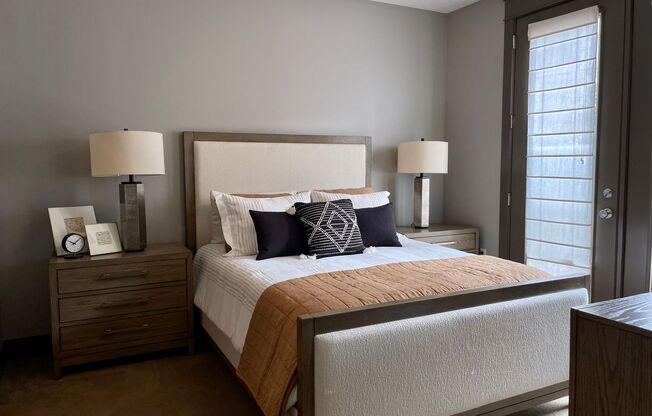 2 beds, 2 baths, 1,078 sqft, $1,595, Unit 1010 on the Lake - Two Bedrooms Lakeview Options