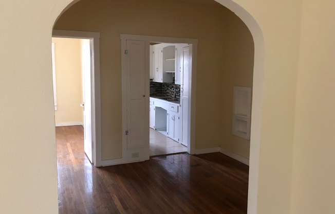 W. Mistletoe Ave-1702