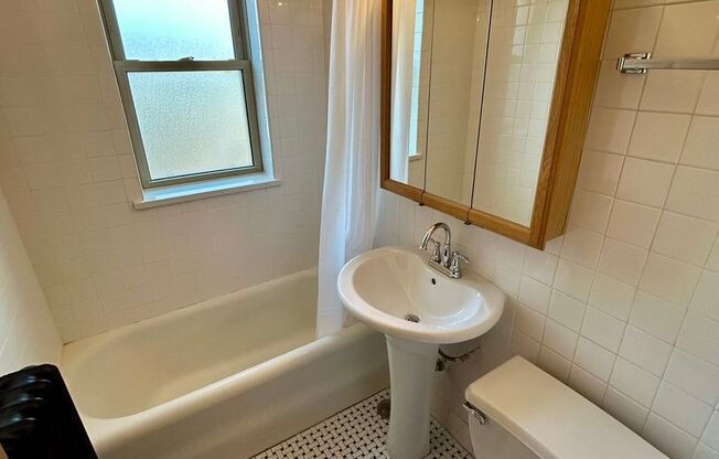 1 bed, 1 bath, 475 sqft, $1,945, Unit 233-210