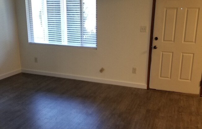 2 beds, 1 bath, 730 sqft, $1,700, Unit 5