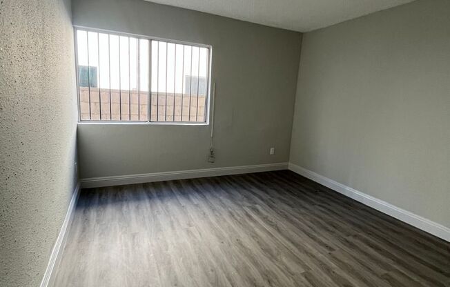 2 beds, 1 bath, $2,550, Unit 09