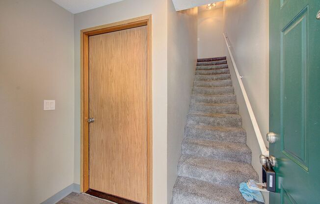 SALMON CREEK ~ WATERS EDGE CONDOS~ LARGE 2 Bd 2.5 Ba!