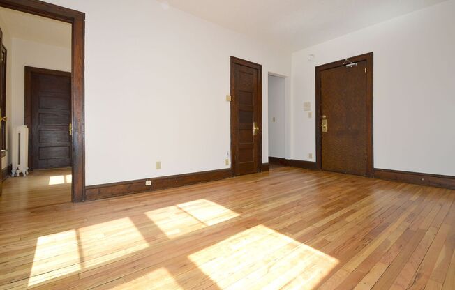 1 bed, 1 bath, 410 sqft, $910, Unit 13 - 25