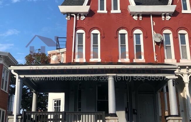 15 E Elm St