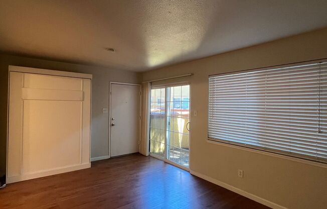 Studio, 1 bath, $1,295