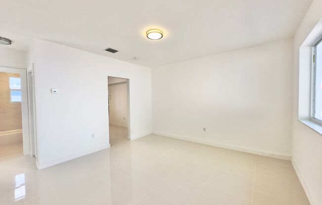 Freshly remodelled 2bed/1bath in a duplex close to Wynwood: for rent now @ $ 2,400.00!
