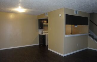 2 beds, 1 bath, 967 sqft, $825