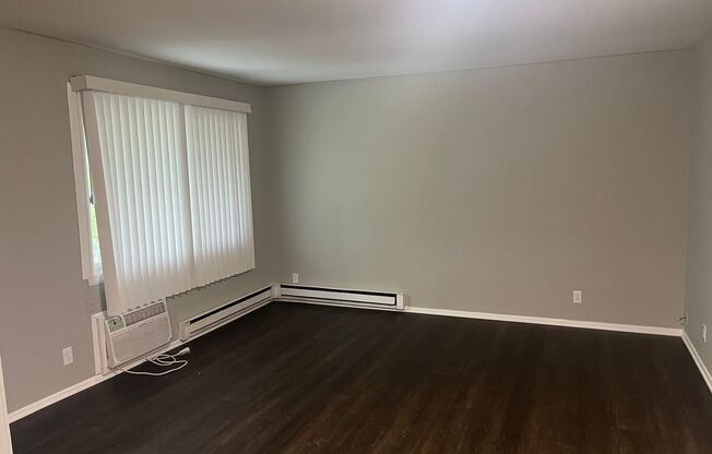 2 beds, 1 bath, 720 sqft, $900