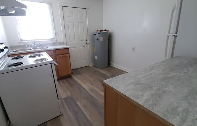 2 beds, 1 bath, $1,100