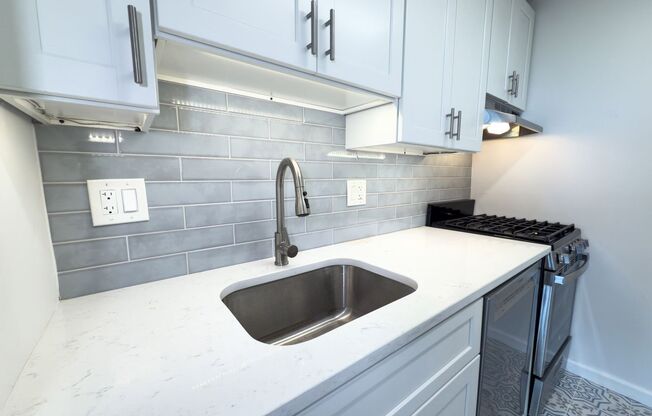 Sun filled top Floor Junior One Bedroom near Downtown Silver Spring