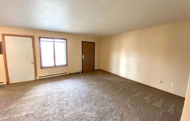 2 beds, 1 bath, $825, Unit 3