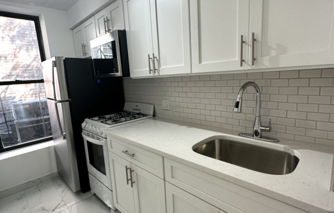 359 W 53 ST