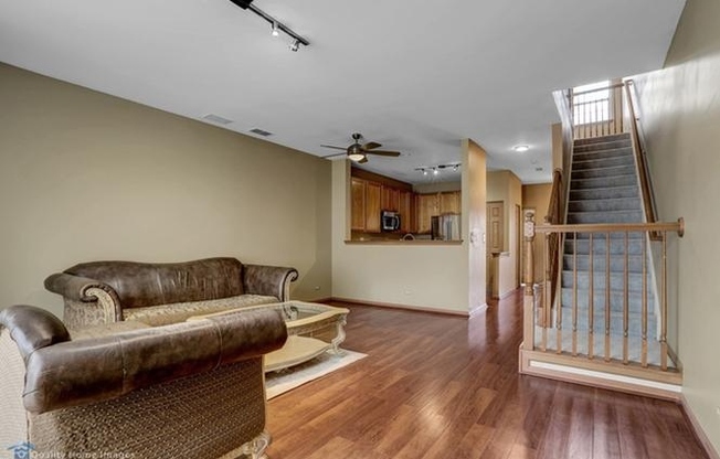2410 ONEIDA LN