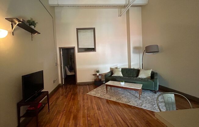 2 beds, 1 bath, 1,220 sqft, $1,850, Unit 328