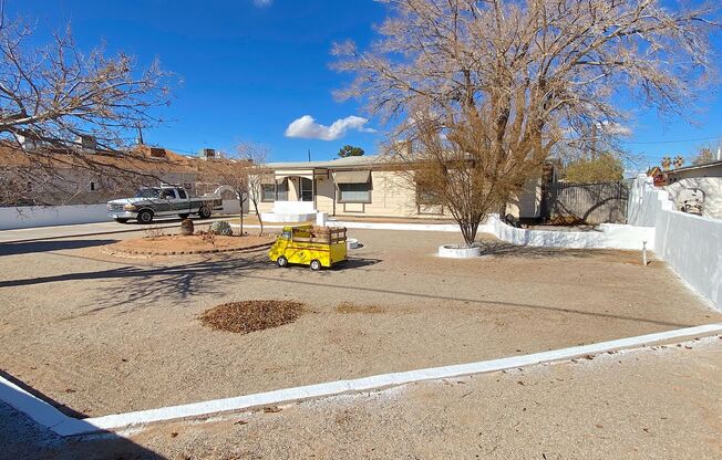 Northeast El Paso 3 bed with LOTS of living space!