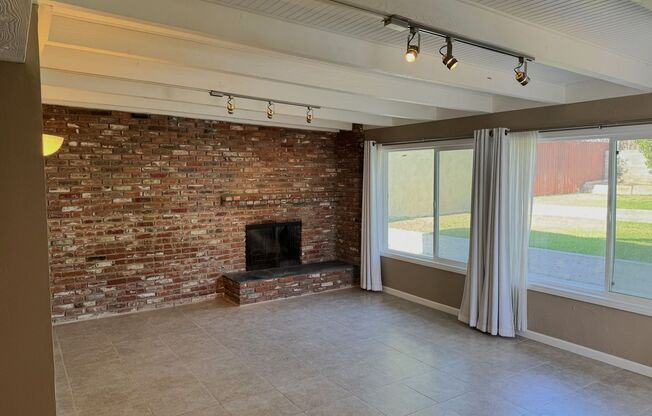 Spacious 4+2 SFR, 3 blocks from LMU, fireplace, full yard.