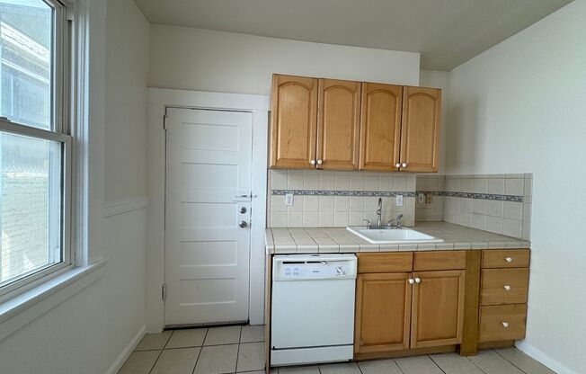 2 beds, 1 bath, 720 sqft, $2,995, Unit 60