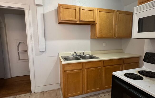 1 bed, 1 bath, $750, Unit 203