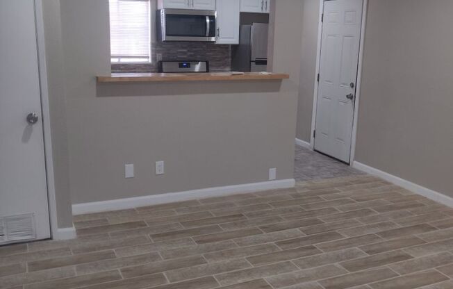 2 beds, 1 bath, 600 sqft, $950, Unit B