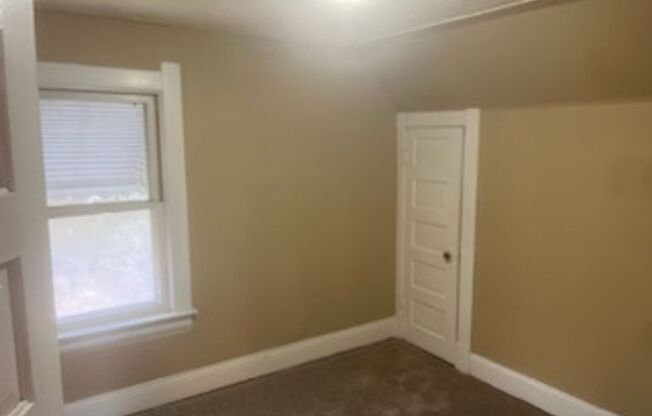 3 beds, 1 bath, $1,250