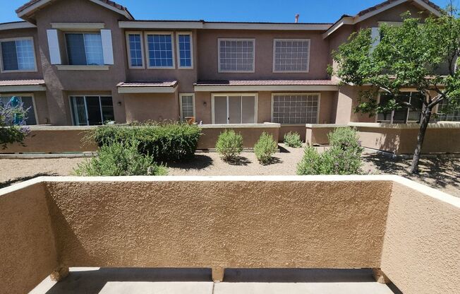 3 beds, 2.5 baths, $1,750, Unit Unit 1039