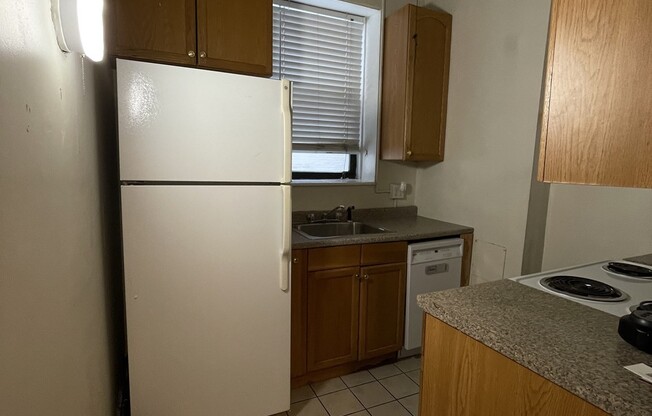 2 beds, 1 bath, 630 sqft, $2,900, Unit J4