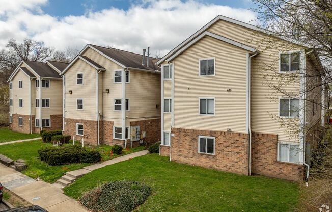 Newly Renovated 4 Bedroom Apartment Akron