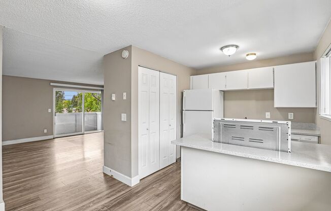 2 beds, 1 bath, 800 sqft, $1,325, Unit 431-01-15