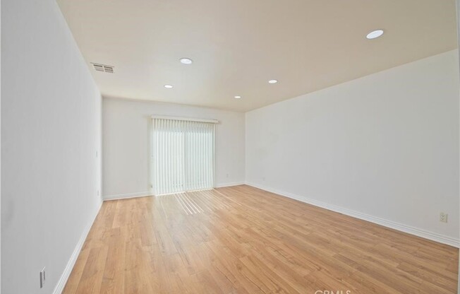 4 beds, 2.5 baths, 2,500 sqft, $5,200