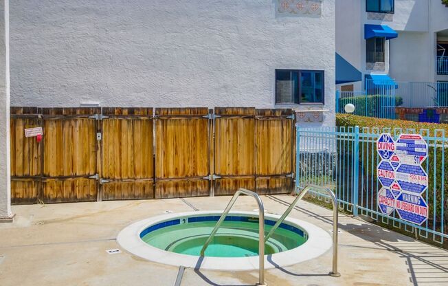 $2,200 - 1 Bed/1 Bath Condo in Pines of La Jolla Community