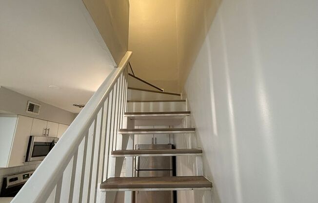2 beds, 1.5 baths, $2,500, Unit 107