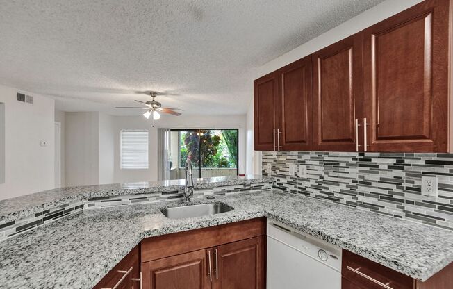 2 beds, 2 baths, $2,000, Unit APARTMENT 407