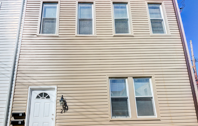 Awesome building with 2 great apartments in the South Side Slopes/Allentown