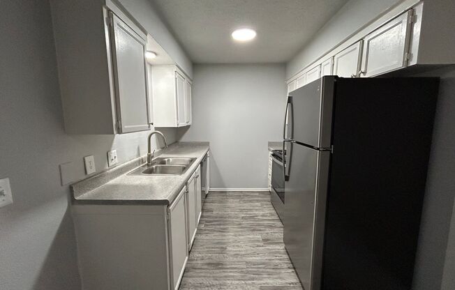 2 beds, 2 baths, 1,100 sqft, $1,050, Unit 217