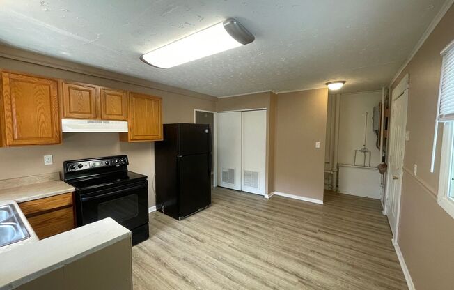 3 beds, 1 bath, $1,075