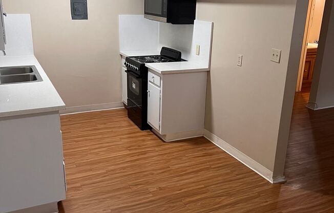 2 beds, 1 bath, 775 sqft, $2,495, Unit Unit 5