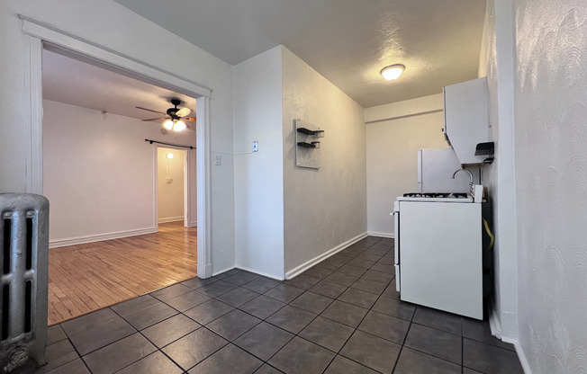 Studio, 1 bath, 400 sqft, $865, Unit 304