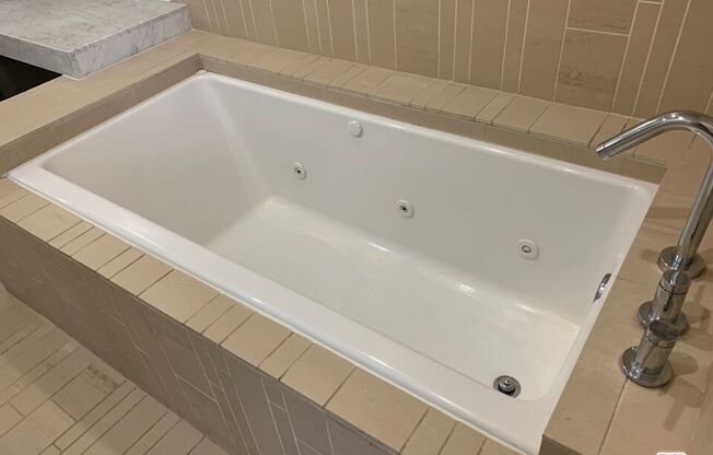 1 bed, 1.5 baths, 1,290 sqft, $4,064, Unit 917