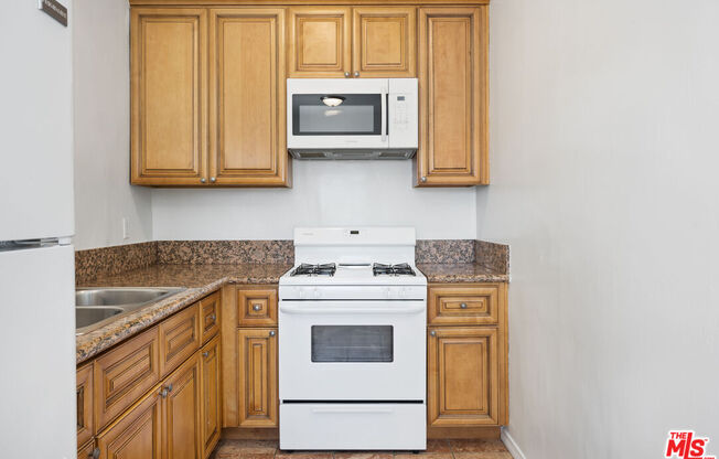 1044 N BONNIE BRAE ST