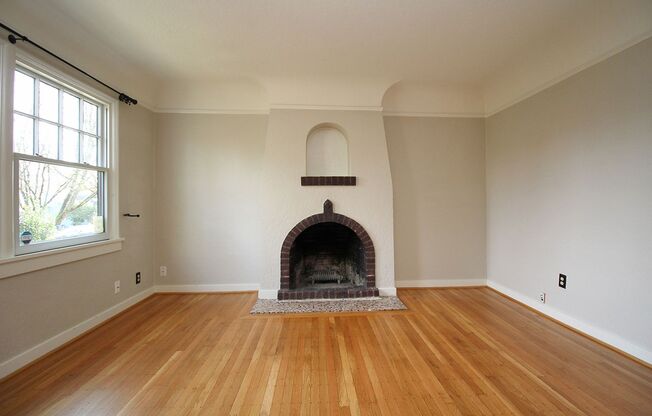 Spectacular 3 Bed English Tudor in the Perfect Sellwood-Moreland Location!