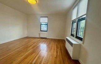 2 beds, 1 bath, 925 sqft, $2,500, Unit 3L