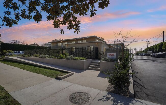 3528 W Adams Blvd