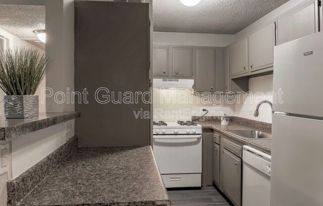 4646 S FULTON AVE