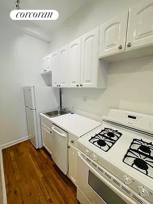 1 bed, 1.5 baths, $3,300, Unit 2F