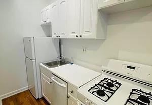 1 bed, 1.5 baths, $3,300, Unit 2F