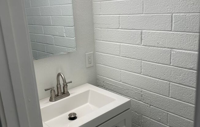 2 beds, 1.5 baths, 980 sqft, $1,200, Unit 6802-2