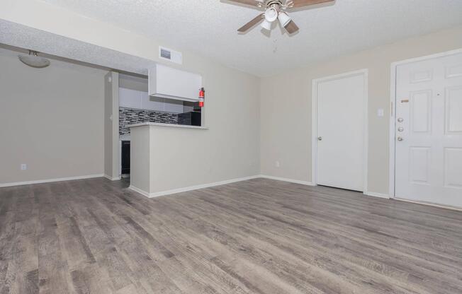 2 beds, 1 bath, 812 sqft, $1,289